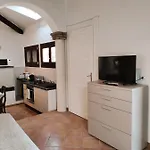 Via Zagarelli Alle Mura 80 *